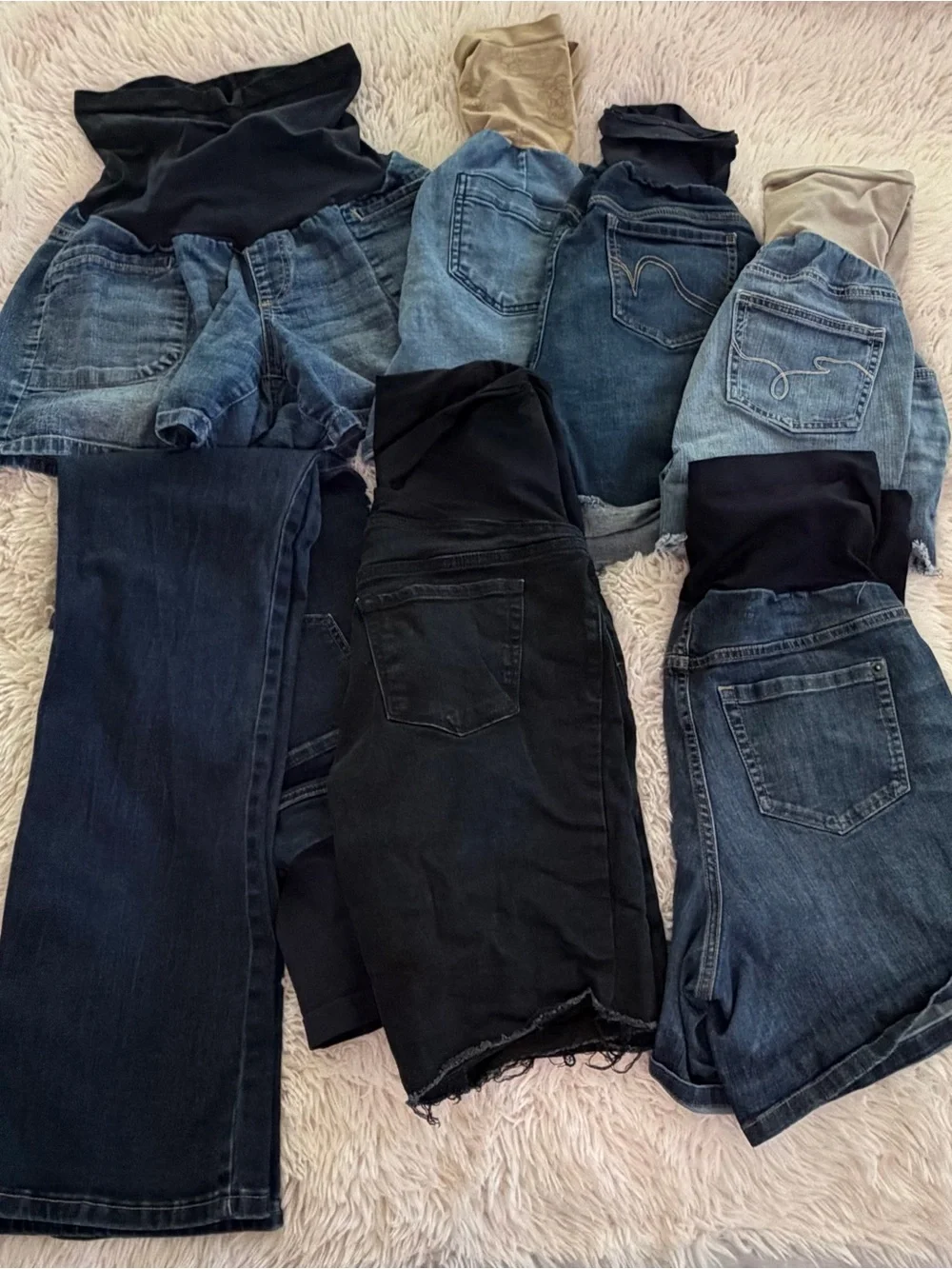 Bundle of 7 maternity jeans